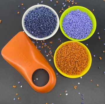 製造価格 55A-74D 硬度 TPU 原料 ポリウレタン 元の色 黒色 反発性 耐摩耗性 靴底用