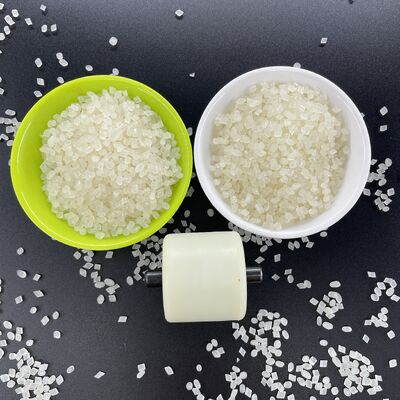 TPU 輪のコアのための繊維とポリマー粒材料で強化された